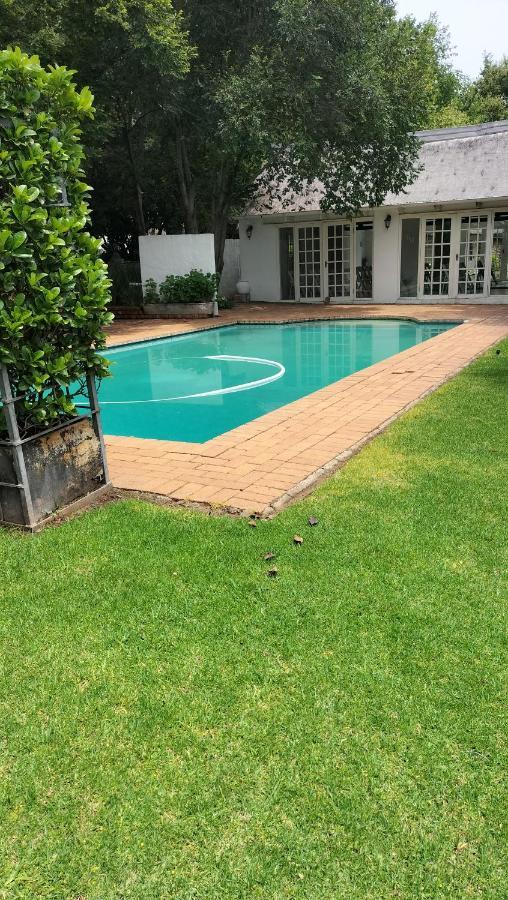 The Hertford Country Hotel Johannesburg Exterior photo