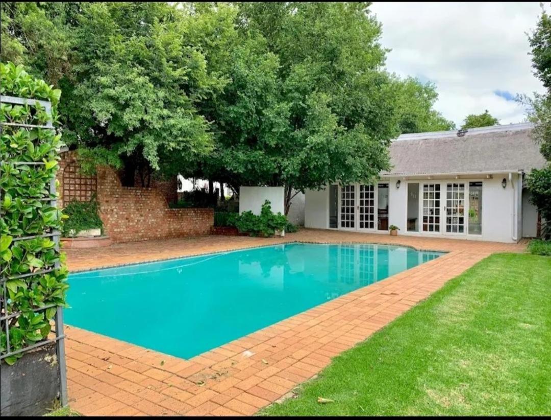 The Hertford Country Hotel Johannesburg Exterior photo