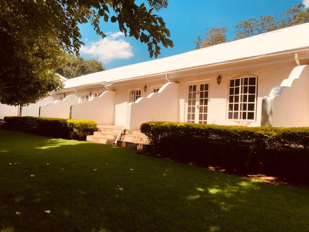 The Hertford Country Hotel Johannesburg Exterior photo